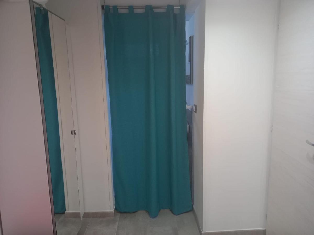 Room In Historical City Centre With Private Bathroom Catânia Exterior foto