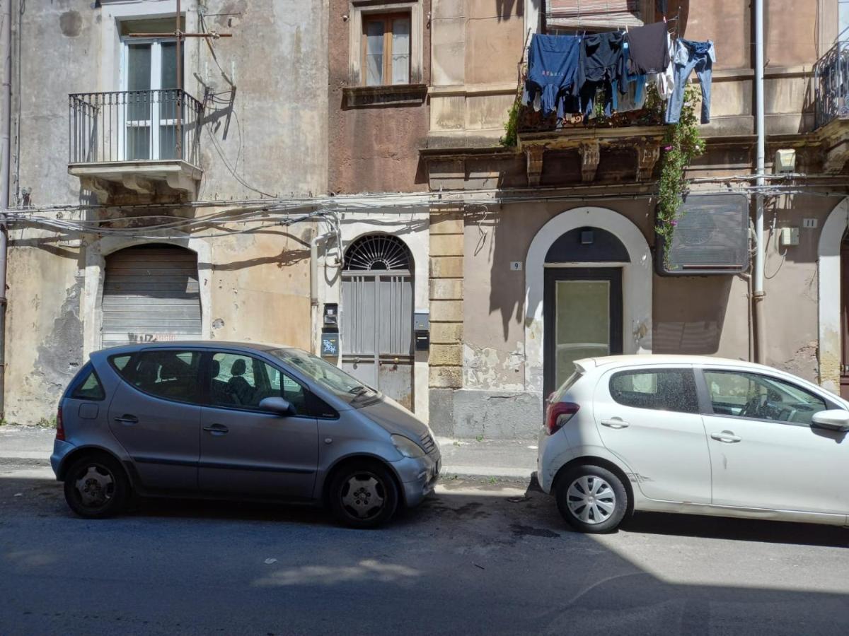 Room In Historical City Centre With Private Bathroom Catânia Exterior foto