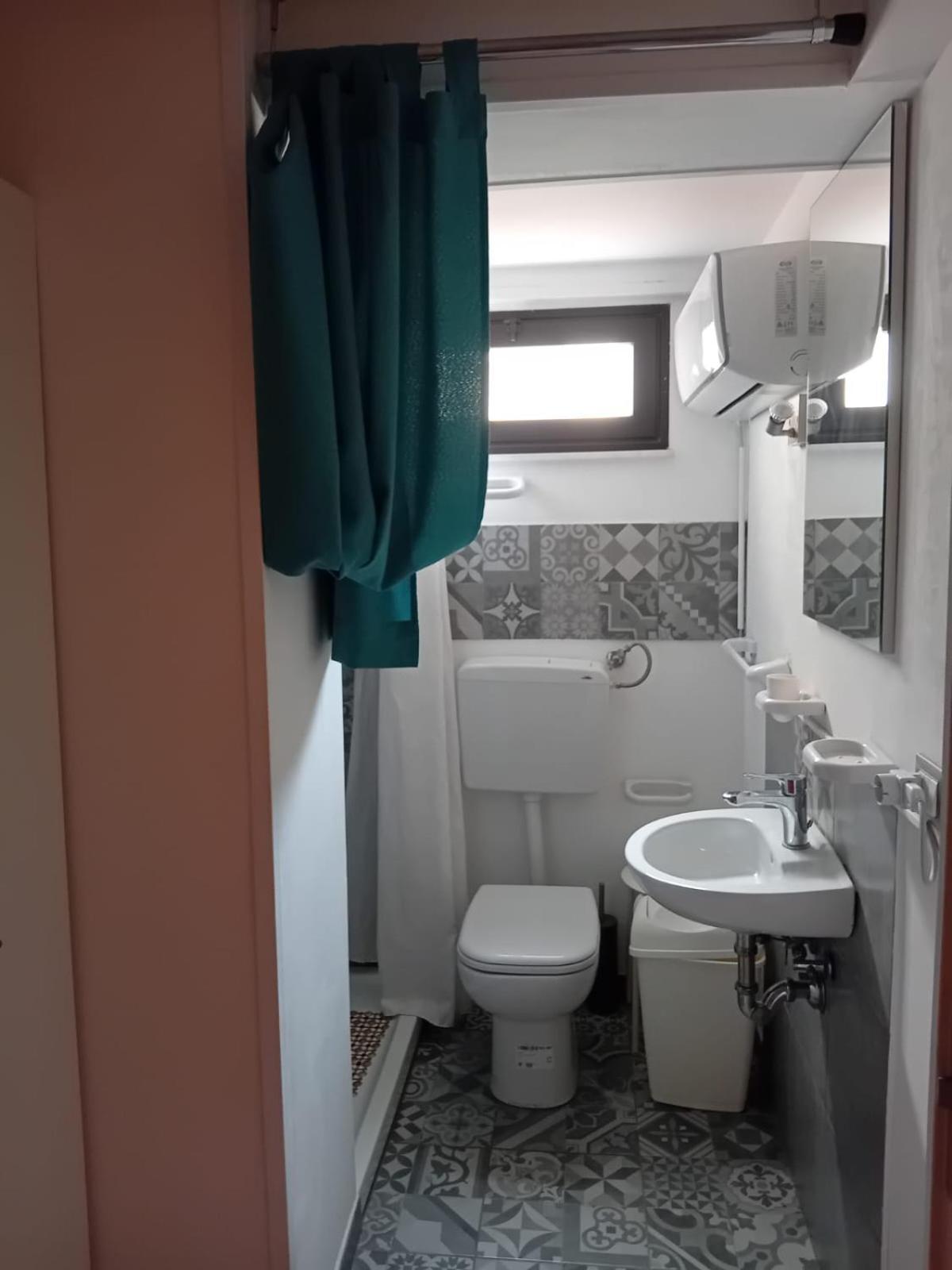 Room In Historical City Centre With Private Bathroom Catânia Exterior foto